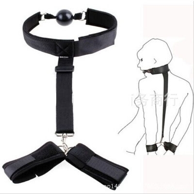 Khóa hàm và còng tay cực dị