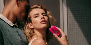 Máy rung Couple cao cấp Lelo Tiani 3